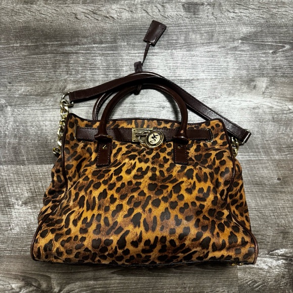 Michael Kors Hamilton Leopard Print Handbag - Picture 2 of 8